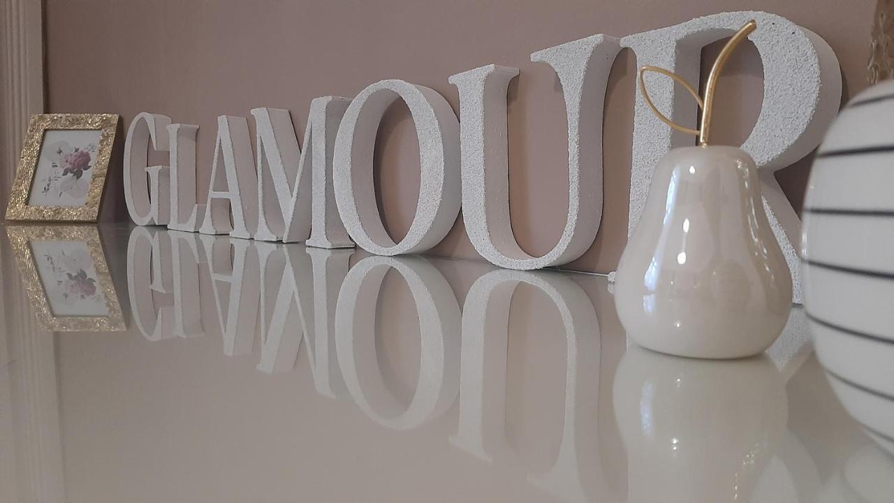 Glamour Apartman Дьюла Экстерьер фото
