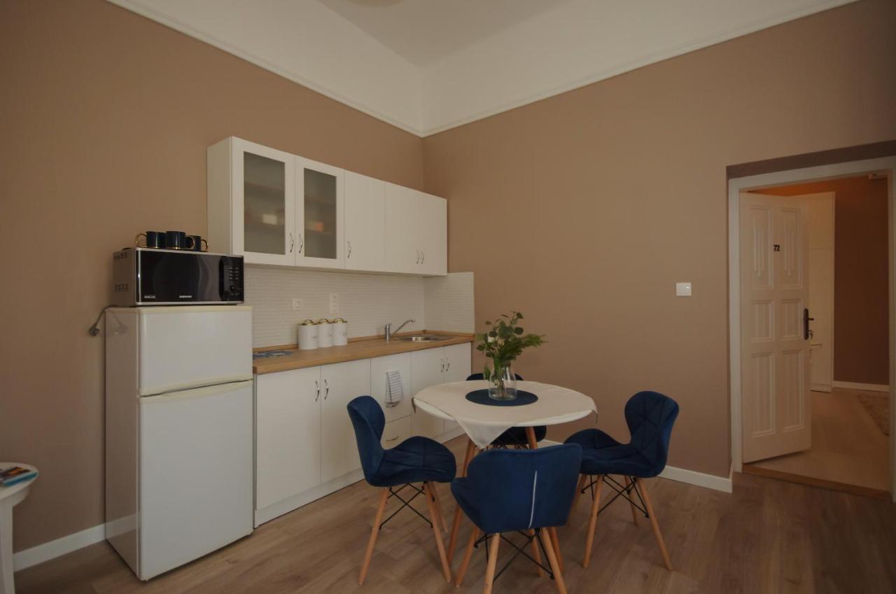 Glamour Apartman Дьюла Экстерьер фото